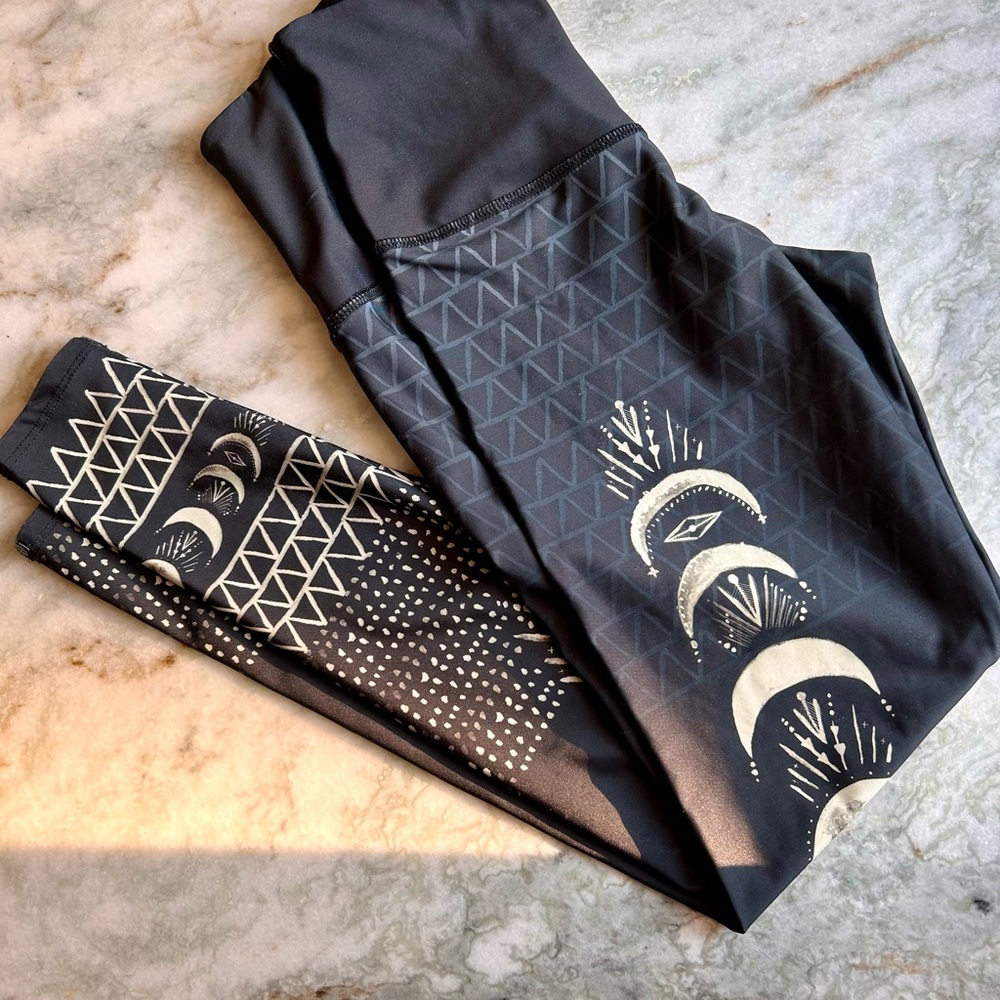 Onzie Black and White Moon Phase Leggings